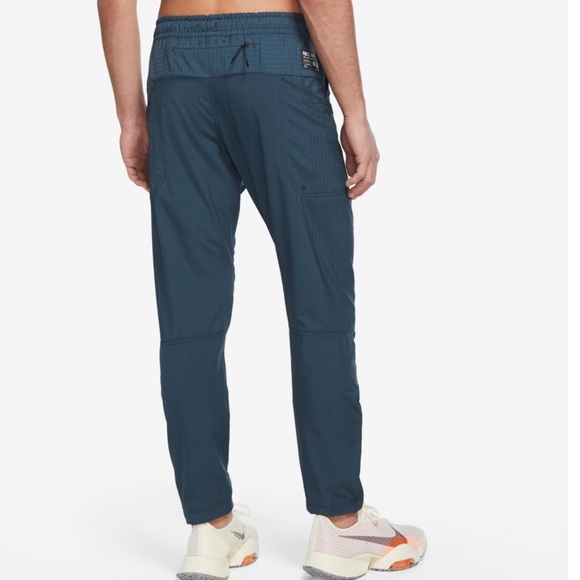 Men’s Nike Dri-FIT APS Woven Pants - Picture 3 of 11